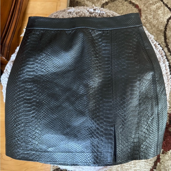Wilfred Black Snakeskin Mini Skirt - Picture 3 of 5